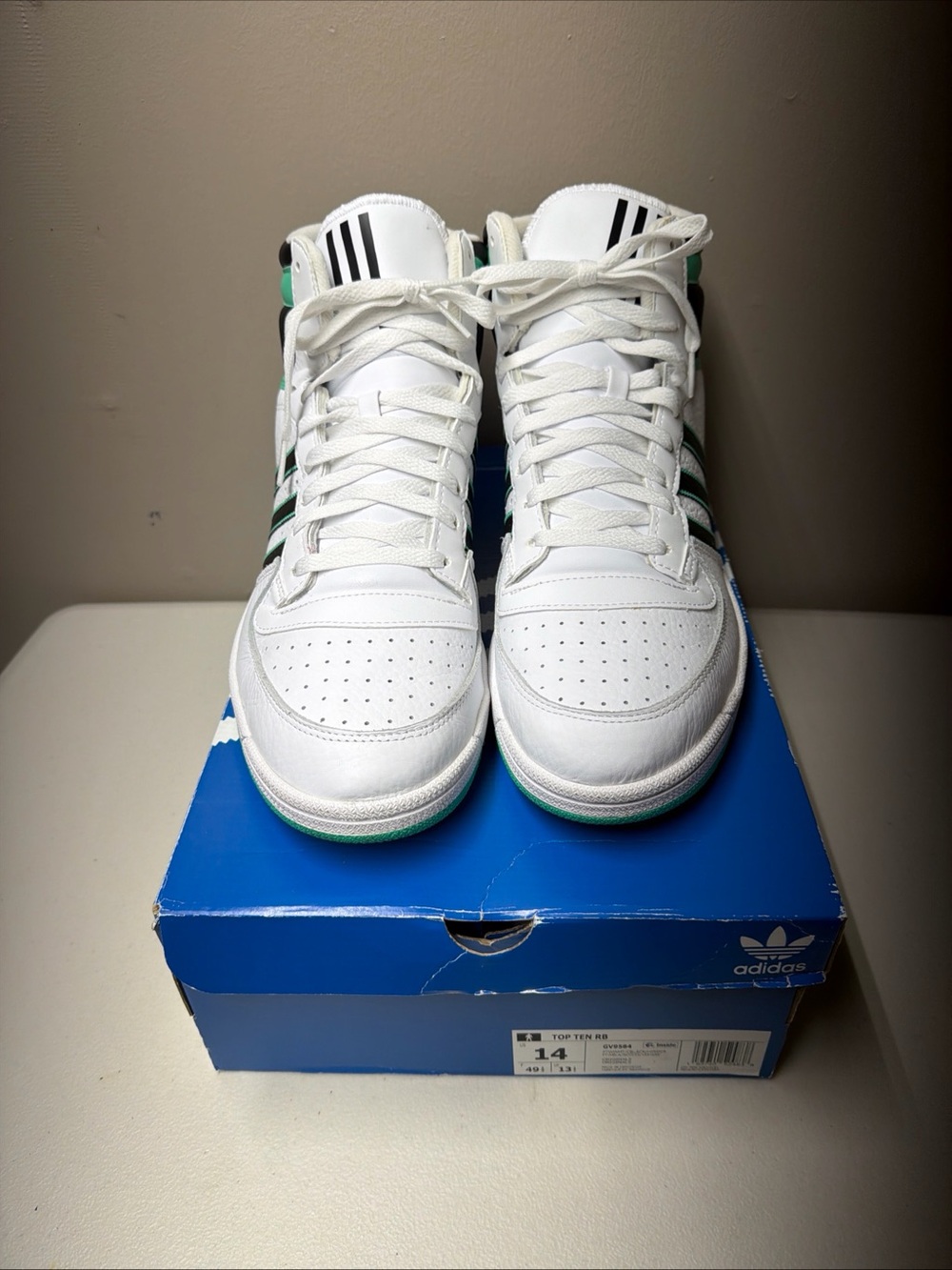 Shoe Box Label on Table - Picture 8 of 8